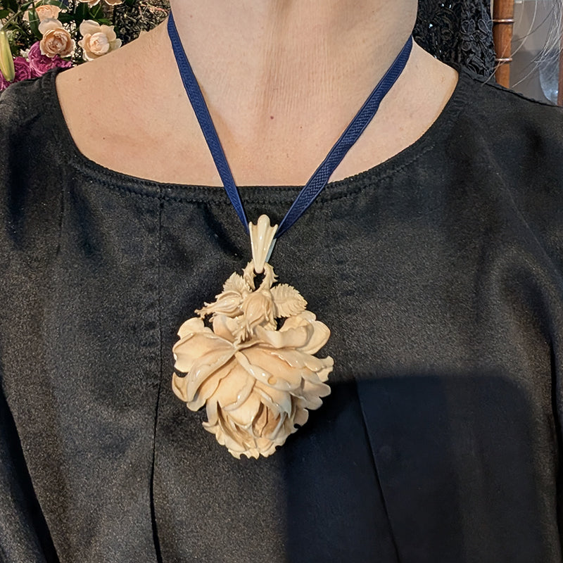 アイボリーローズペンダント